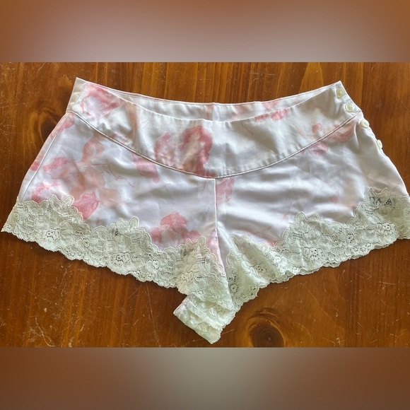 Ralph Lauren silky floral sleep shorts with lace trim; size S - Picture 1 of 6